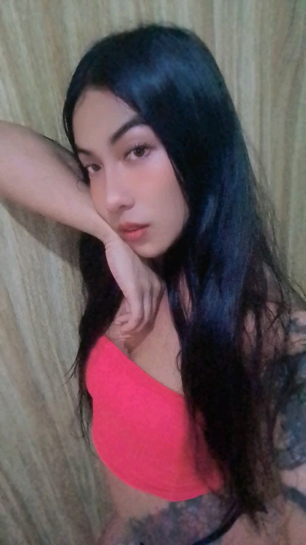Lexi from Philippines — camera on, waiting for the next call